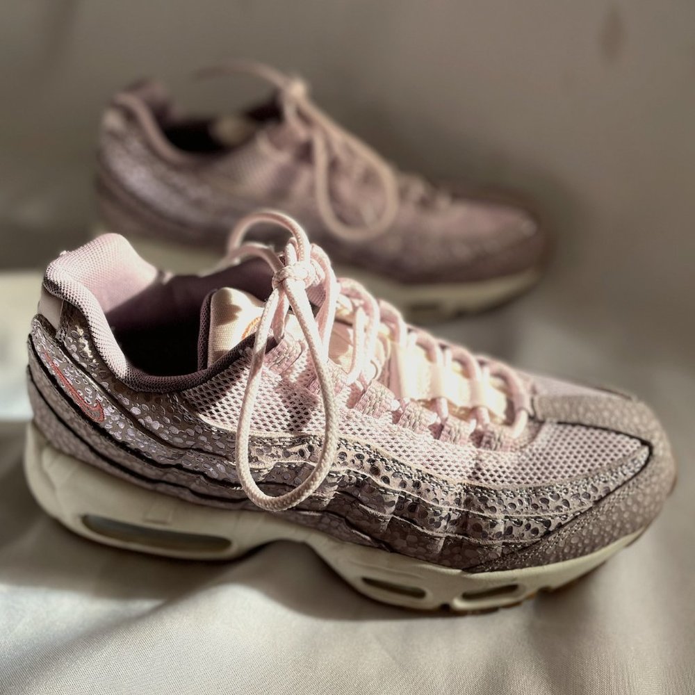 Nike Air Max (NWT)